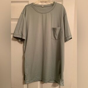 Vuori Tradewind Performance T-Shirt Men’s size Large